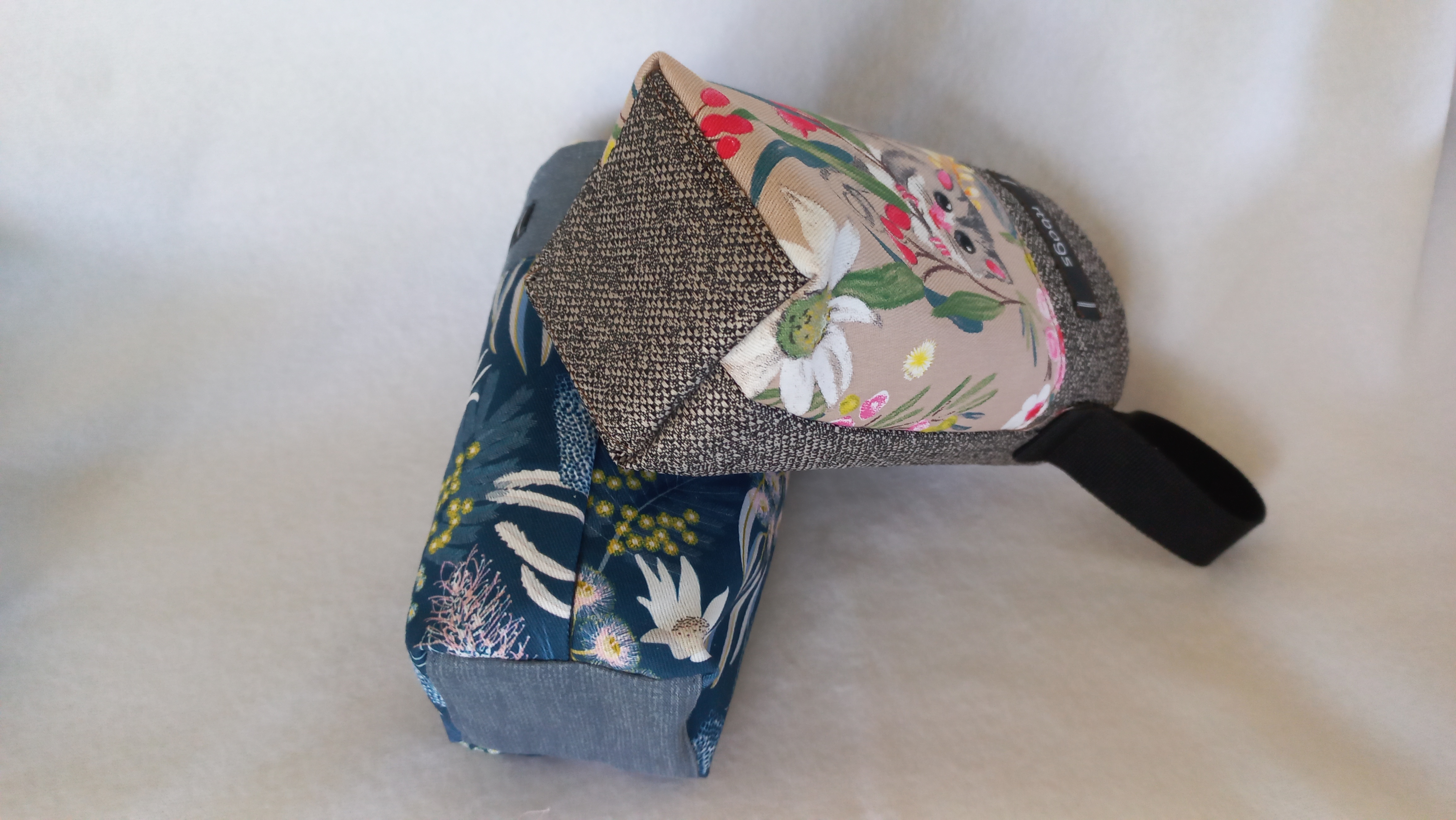 Wanda, water bottle, hand loop