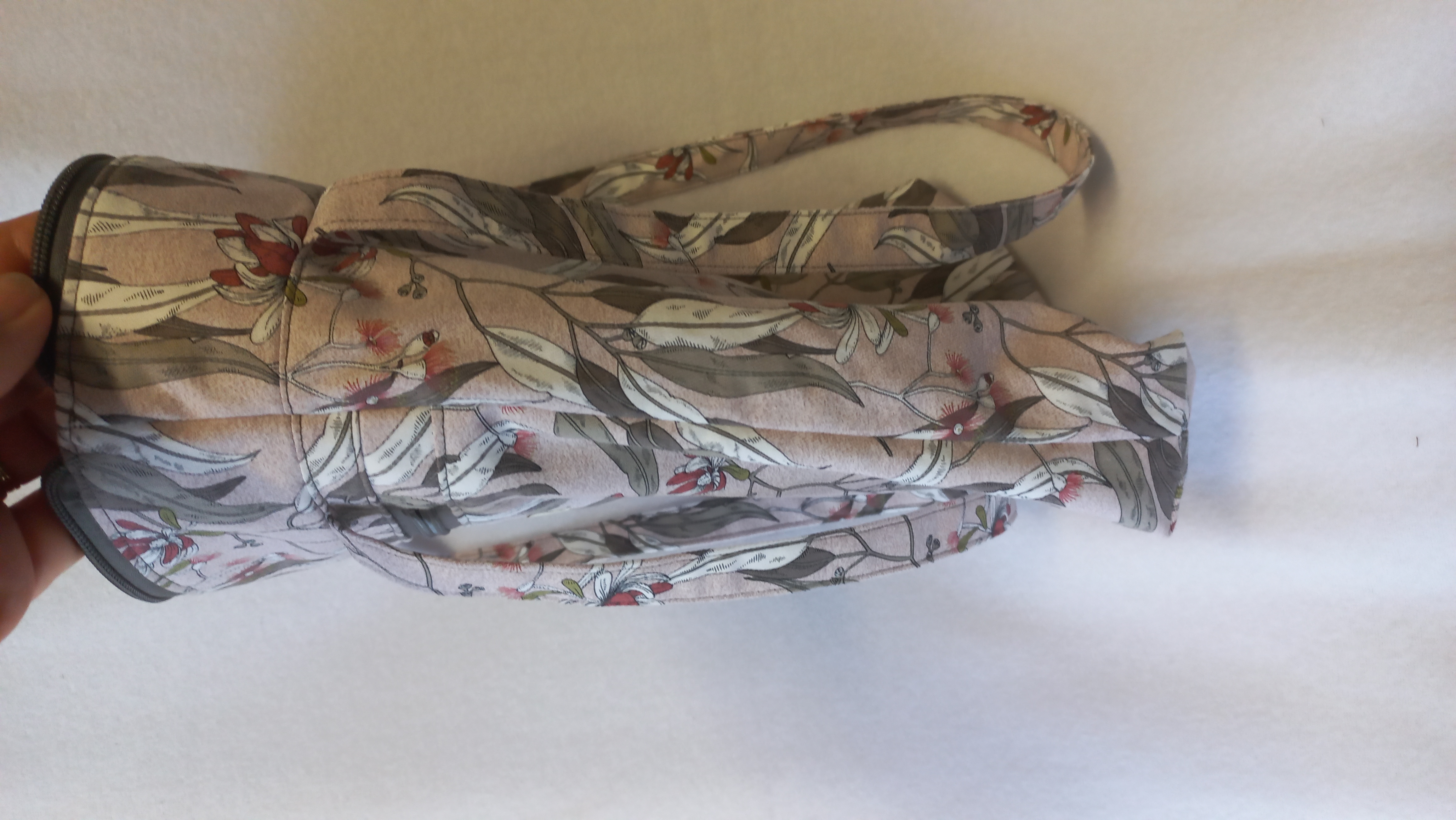 Talia, Tall, Handles