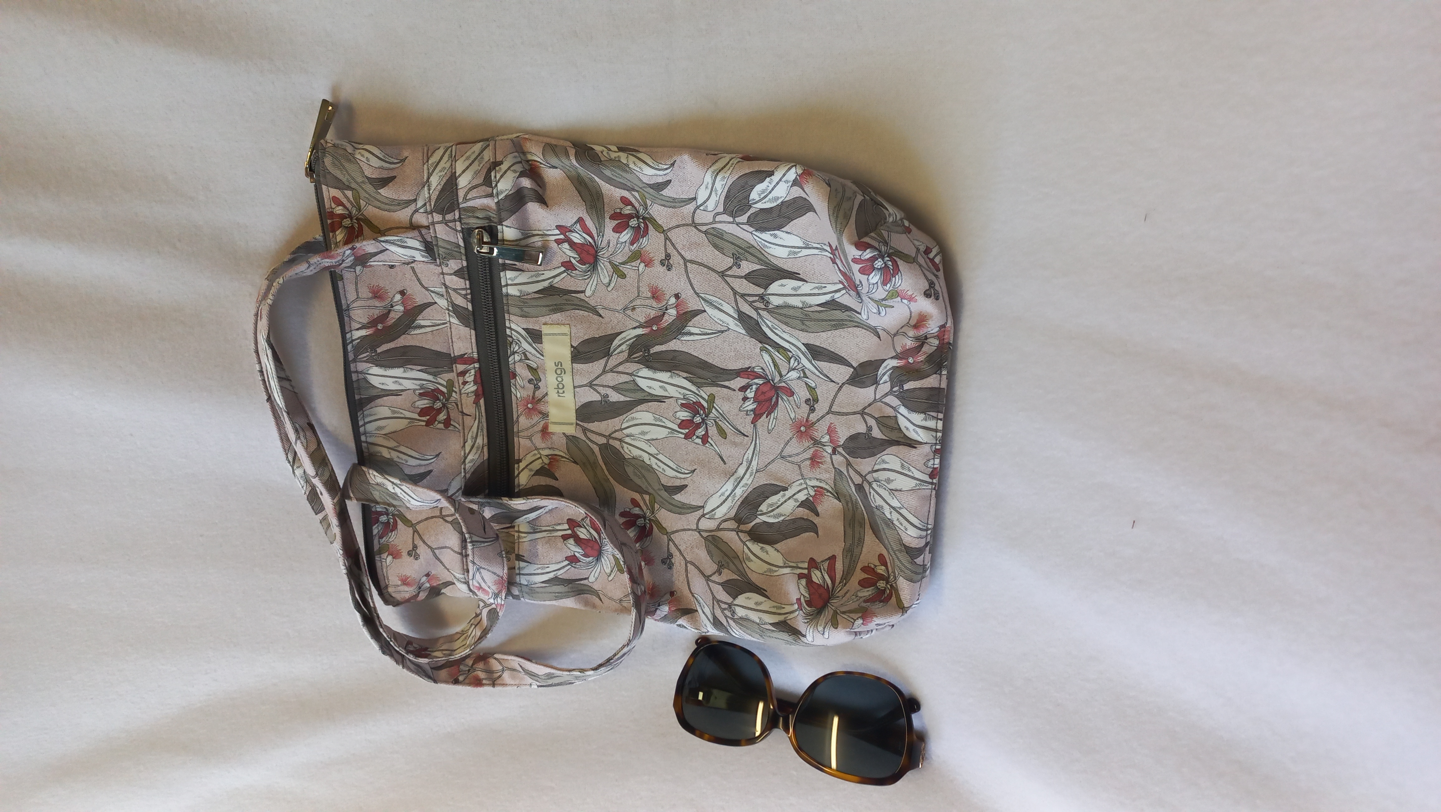 Talia, Tall, Handles