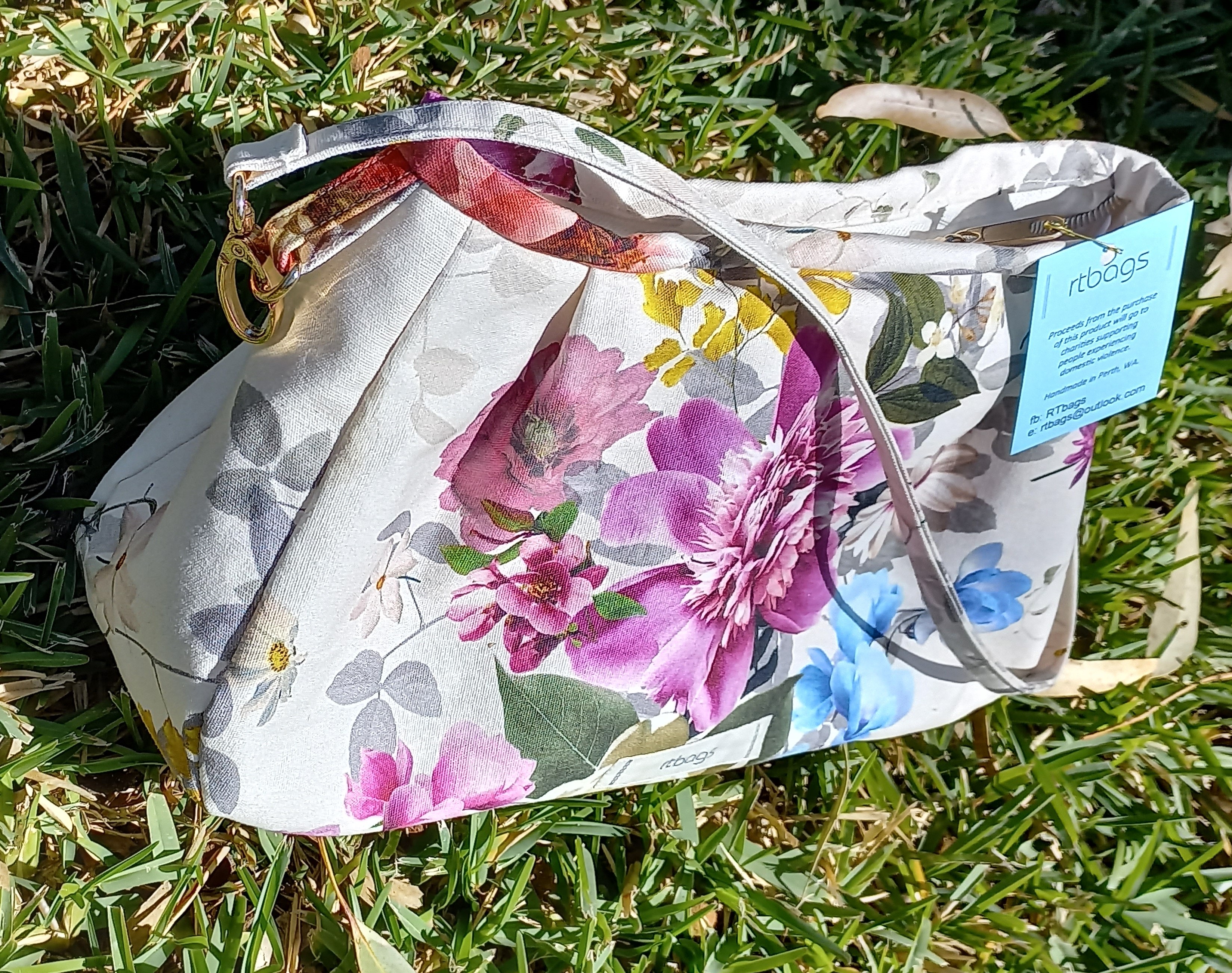 Amelia, Pleated, Large